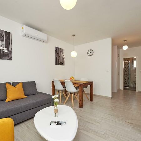 City Apartment Magdalena Trogir Bagian luar foto