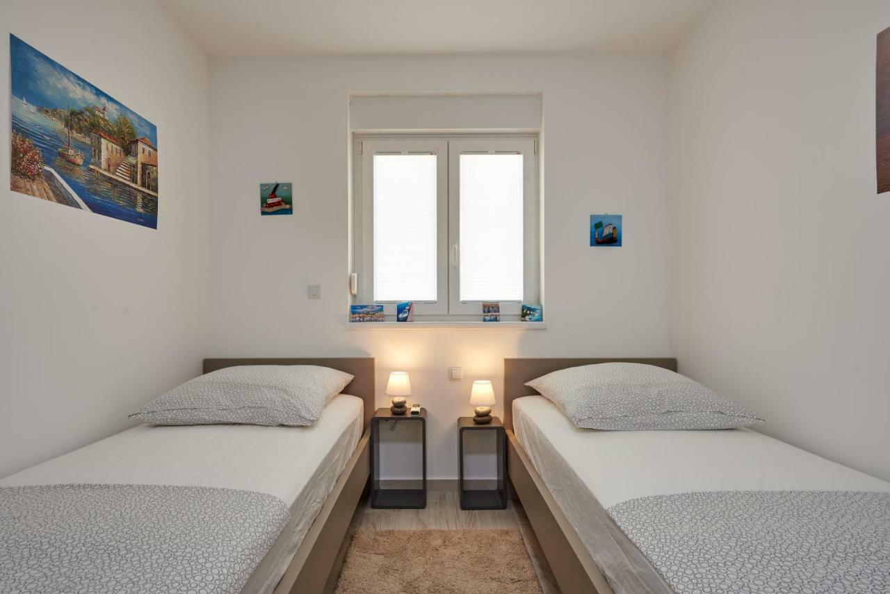 City Apartment Magdalena Trogir Bagian luar foto